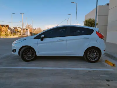FORD FIESTA foto 2