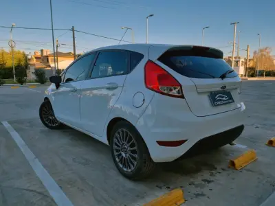 FORD FIESTA foto 3