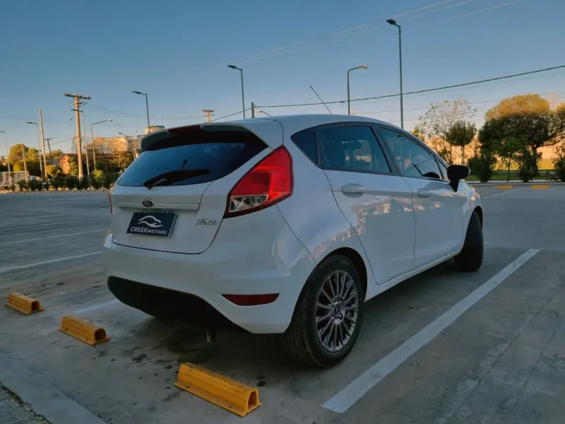FORD FIESTA 2015 - Creek Motors