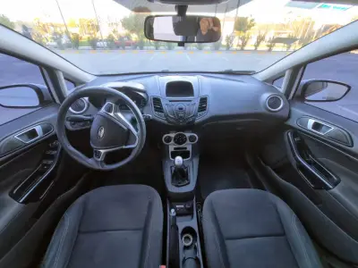FORD FIESTA foto 9