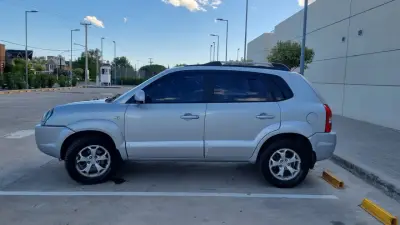 HYUNDAI TUCSON 2010 - Creek Motors