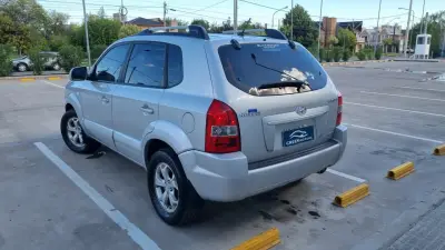 HYUNDAI TUCSON 2010 - Creek Motors