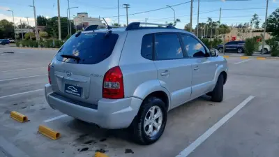 HYUNDAI TUCSON 2010 - Creek Motors