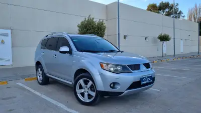 MITSUBISHI Outlander foto 1