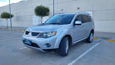 MITSUBISHI Outlander foto 2