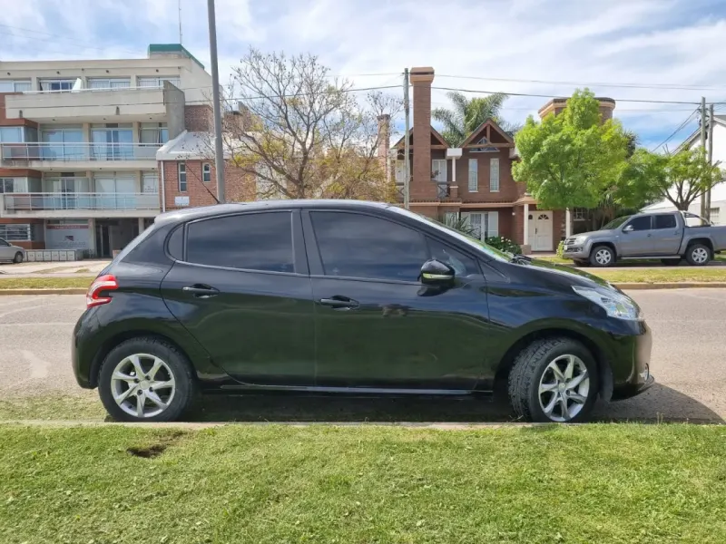 PEUGEOT 208 2016 - Creek Motors