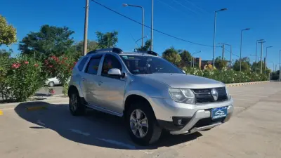 RENAULT DUSTER 2017 - Creek Motors