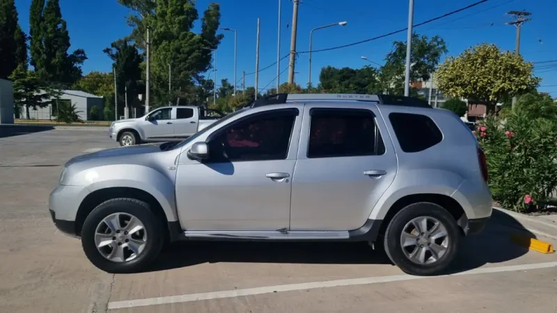 RENAULT DUSTER 2017 - Creek Motors