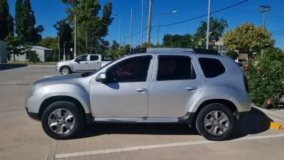 RENAULT DUSTER 2017 - Creek Motors