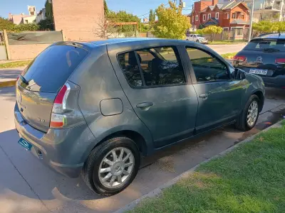 RENAULT SANDERO 2015 - Creek Motors