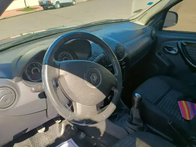 RENAULT SANDERO 2015 - Creek Motors