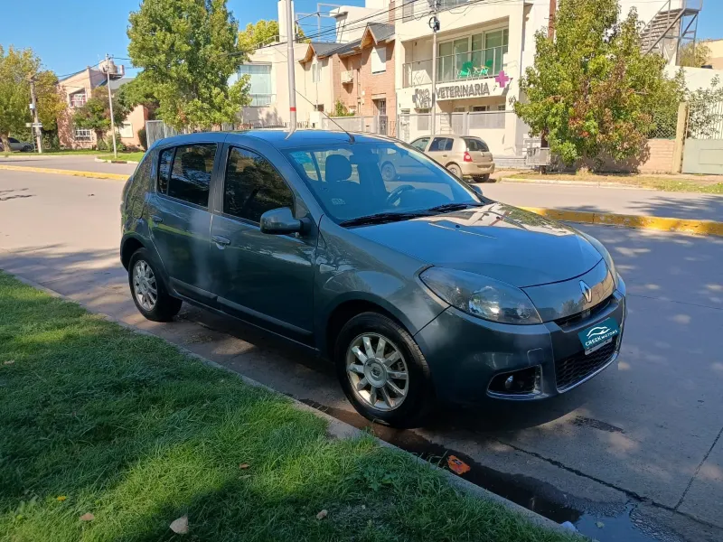 RENAULT SANDERO 2015 - Creek Motors