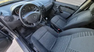 RENAULT SANDERO foto 5