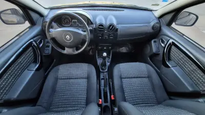 RENAULT SANDERO foto 6