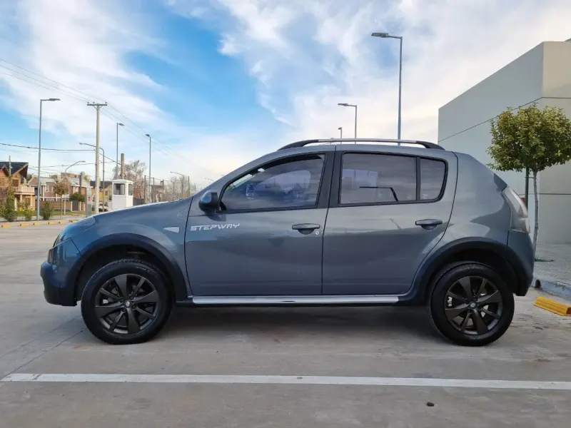 RENAULT SANDERO STEPWAY 2015 - Creek Motors