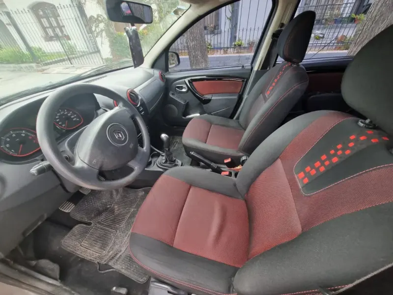 RENAULT SANDERO STEPWAY 2015 - Creek Motors