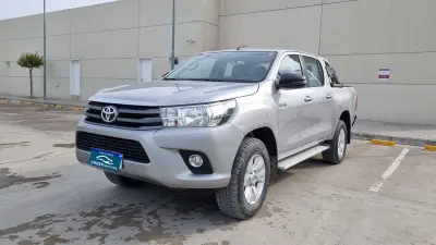 TOYOTA Hilux  foto 2