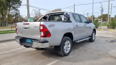 TOYOTA Hilux  foto 3