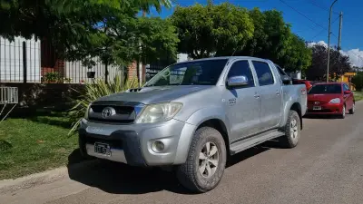 TOYOTA HILUX foto 1