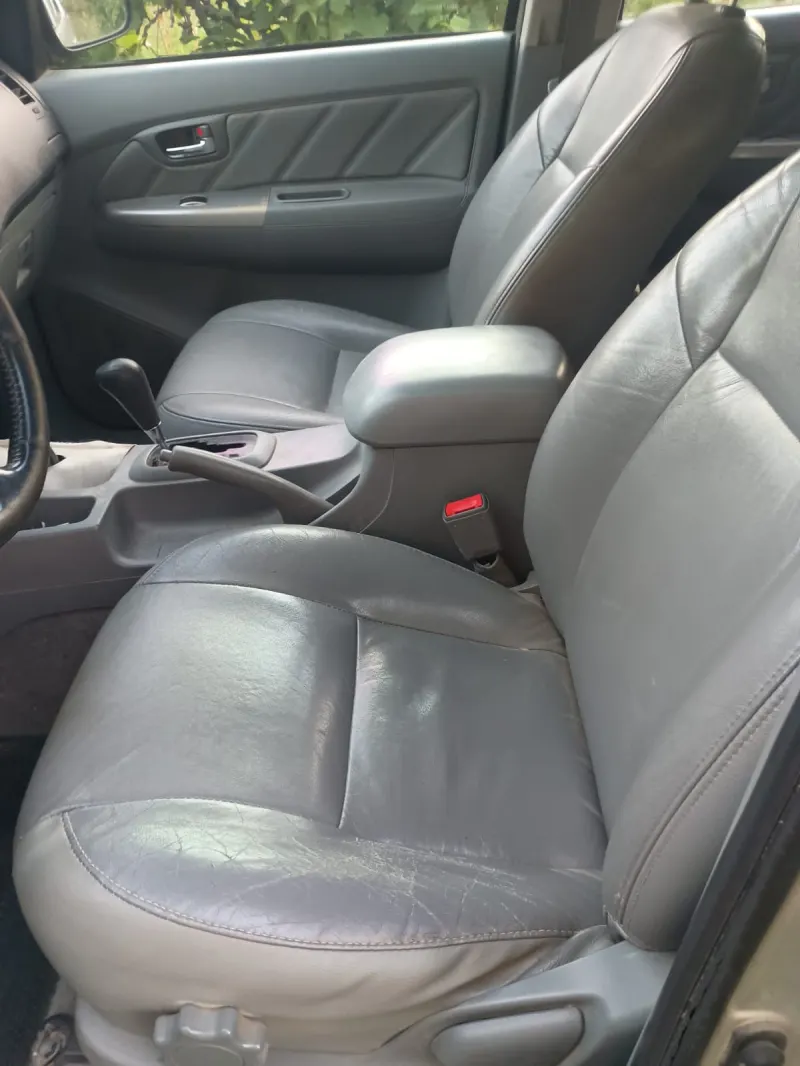 TOYOTA HILUX 2009 - Creek Motors