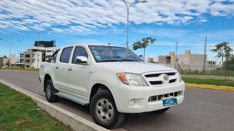 TOYOTA Hilux 2007 - Creek Motors