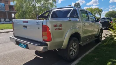 TOYOTA HILUX foto 2