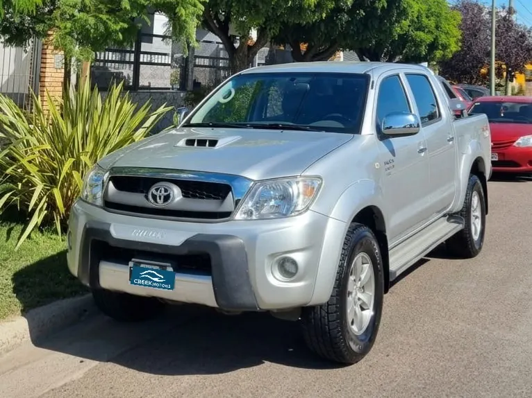 TOYOTA HILUX 2009 - Creek Motors