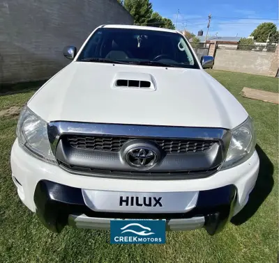 TOYOTA Hilux foto 1