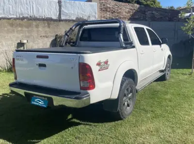 TOYOTA Hilux foto 2
