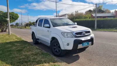TOYOTA Hilux 2010 - Creek Motors