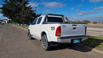 TOYOTA Hilux 2010 - Creek Motors