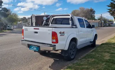 TOYOTA Hilux 2010 - Creek Motors