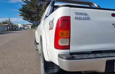 TOYOTA Hilux 2010 - Creek Motors