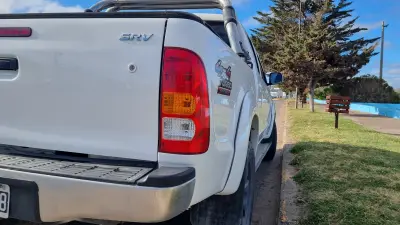 TOYOTA Hilux 2010 - Creek Motors