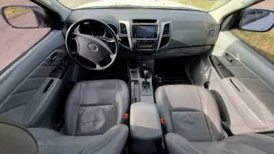 TOYOTA Hilux 2010 - Creek Motors