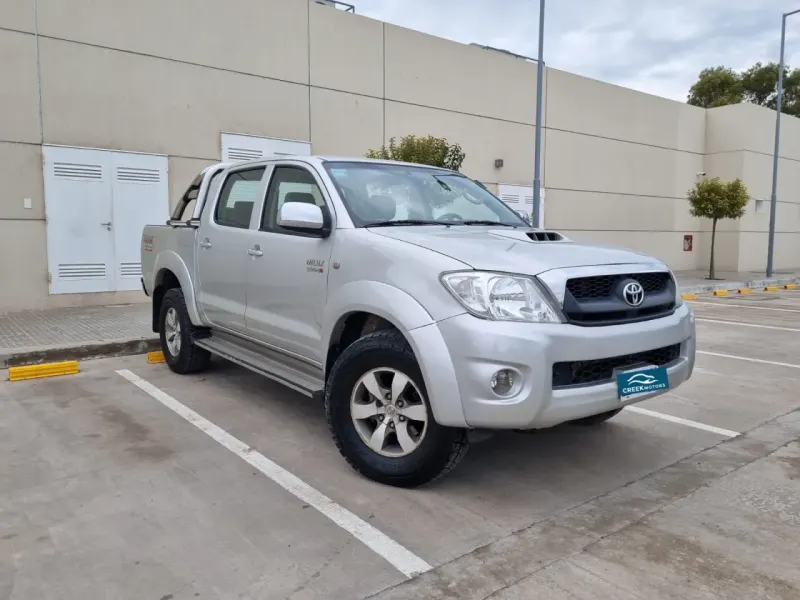 TOYOTA HILUX PICK - UP 2009 - Creek Motors