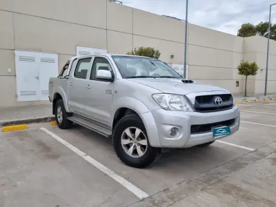TOYOTA HILUX PICK - UP 2009 - Creek Motors