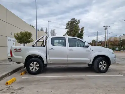 TOYOTA HILUX PICK - UP 2009 - Creek Motors