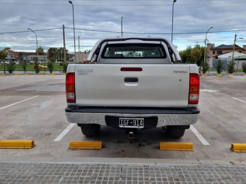 TOYOTA HILUX PICK - UP 2009 - Creek Motors