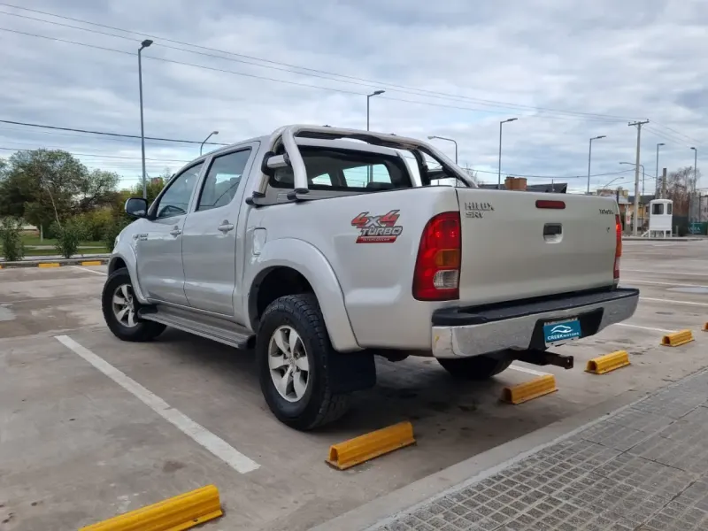 TOYOTA HILUX PICK - UP 2009 - Creek Motors