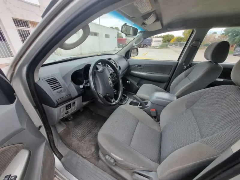 TOYOTA HILUX PICK - UP 2009 - Creek Motors